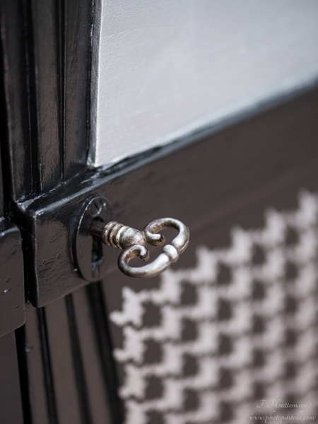 Meuble-Pierre-Lune-Noire-deco-métal-argent-5