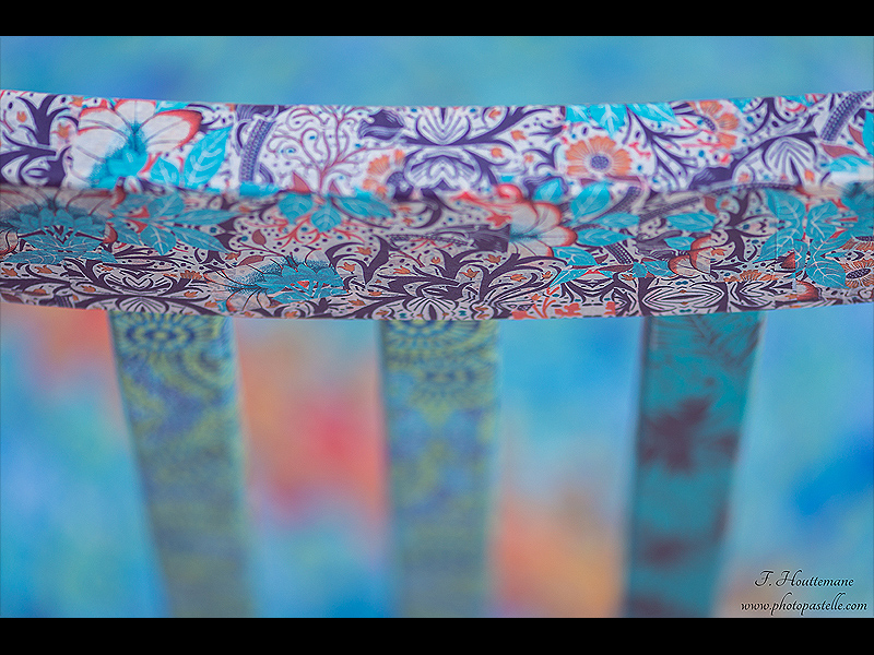 chaise-bois-deco-boheme-fleur-bleu-orange-verte-2