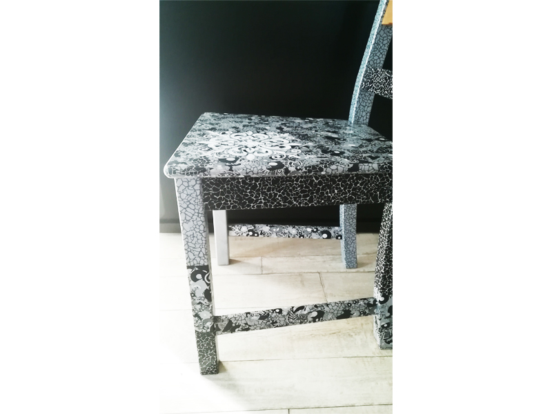 chaise-cadeau-design-noir-gris-moderne-salon-atelierderg-2