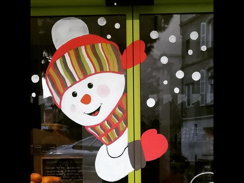 noel-2017-decoration-murale-enfant-vitrine-nature-bonhomme-neige-cadeau-3
