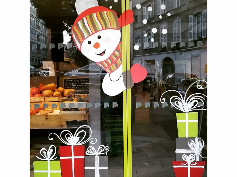 noel-2017-decoration-murale-enfant-vitrine-nature-bonhomme-neige-cadeau-4