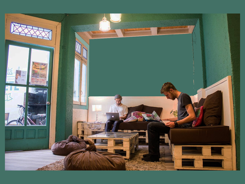 hostal-forestal-santiago-fresque-decoration